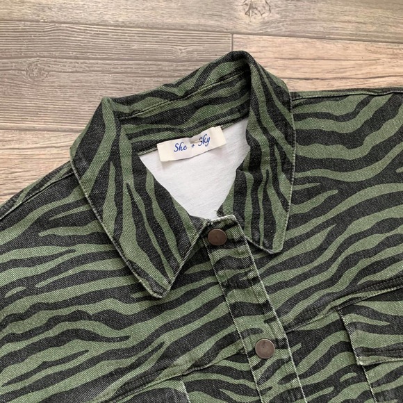 NWT She+Sky Green Tiger Print Cropped Denim Jacket - Picture 2 of 4